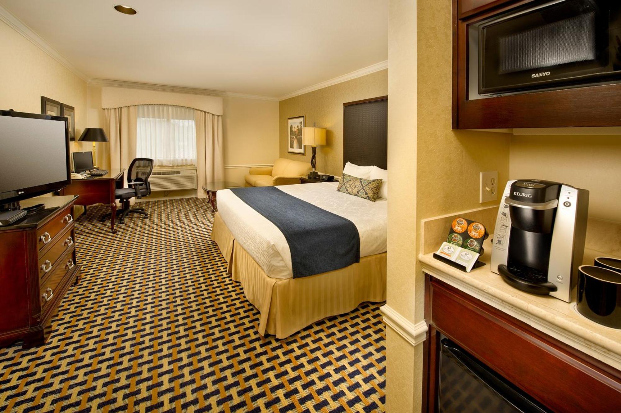 Best Western Plus Puyallup Hotel חדר תמונה